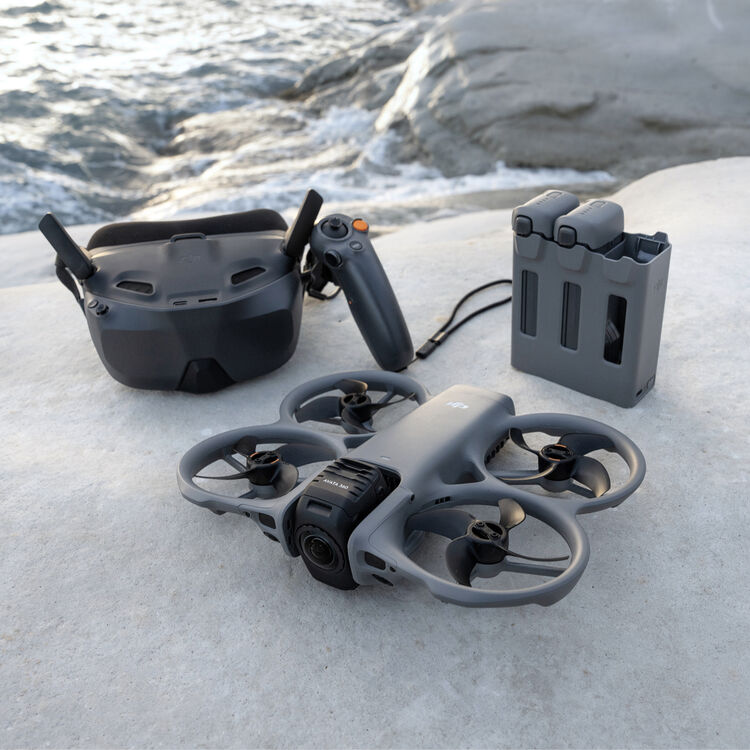 DJI Avata 360 Fly More Combo avec radiocommande RC 2 — vue 9