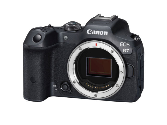 Canon Eos R7 + RF-S 18-150mm