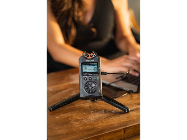Tascam DR-40X enregistreur audio portable 4 pistes et interface USB ( Précommande )